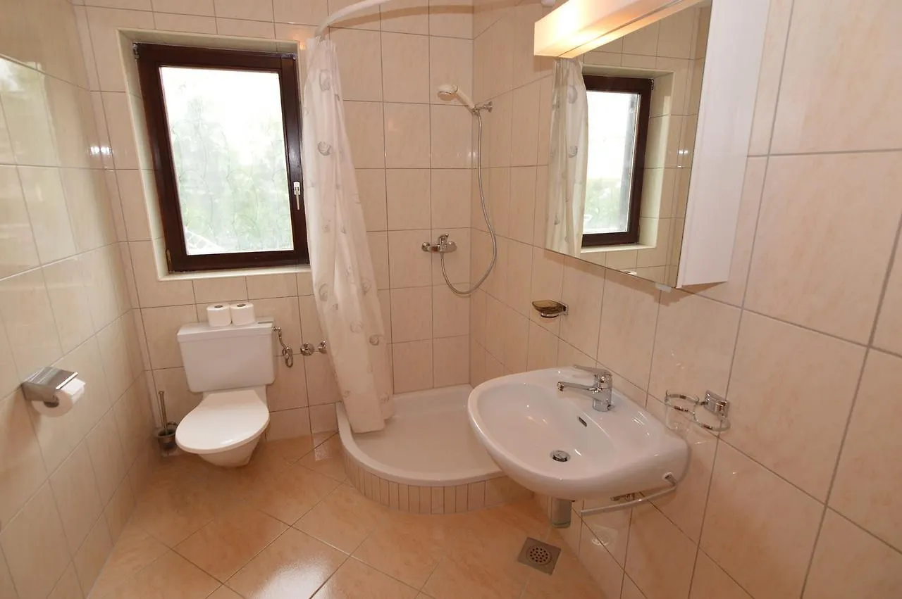 Arthouse Villa Palma Porec 0*,